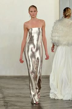 Fashion Article, 2009 Fashion, Ny Fashion, Looks Street Style, Silver Dress, Gorgeous Gowns, 2000s Fashion, Looks Style