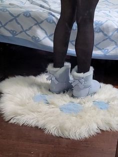 Bailey Bow Uggs Aesthetic, Uggs Bailey Bow Outfit, Bow Uggs Aesthetic, Ugg Mini Bailey Bow Outfit, Coquette Ugg Outfit, Cute Uggs Outfits, Ugg Bailey Bow Outfit, Coquette Christmas Outfit, Blue Uggs Outfit