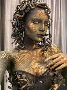 Medusa Halloween Costume, Medusa Makeup, Last Minute Kostüm, Medusa Costume, Halloween Makeup Diy, Amazing Halloween Makeup, Horror Makeup, Halloween Makeup Inspiration