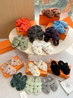 Slippers 2023, Fur Heels, Winter Heels, Plush Slippers, Wool Slippers, Plush Pattern, Fur Slides, Shoes For Women, Types Of Shoes