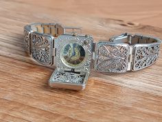 Elegant vintage watch Chaika from the 90s. classic, filigree, vintage, 17 jewels, mechanical caliber 1601. Vintage mechanical women's watch "Chaika" produced by the Uglich Watch Factory (Uglich), founded in 1942. Retro women's vintage watch, mechanical. Seagull with a beautiful dial. Women's wristwatch Seagull in a gold case. Small women's watch in retro style. Collectible mechanical watch, bracelet coating. A watch that will make every woman look stunning. A wonderful gift for lovers of vintage watches. Chic cocktail watches, business watches. They work well, have been serviced and checked by a professional watchmaker. The watch is over 30 years old. It may have some signs of storage and use, but is fully functional and functions as intended. Tested and serviced. An exclusive gift for a l Vintage Silver Jewelry And Watches For Gifts, Vintage Silver Pocket Watch As Gift, Silver Vintage Pocket Watch, Vintage Silver Pocket Watch For Gift, Silver Skeleton Dial Watch Accessories As Gift, Silver Vintage Pocket Watch Gift, Silver Watch Accessories With Skeleton Dial For Gift, Silver Automatic Pocket Watch As Gift, Silver Automatic Pocket Watch Gift