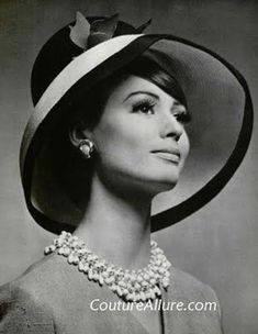 The 60s and 70s were known for the fabulous hats we used to wear! - Starts at 60 Fashion Eras, Idda Van Munster, 1960s Hats, Fashion 1960s, Retro Hats, Spring Hats, Elegant Hats, Fancy Hats, Wearing A Hat