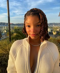 halle bailey. chloe x halle. dreads. locs. black woman. black women. pretty. singer. musician. the little mermaid. ariel. Halle Bailey Face, Chloe And Halle Locs, Halle Bailey Hair, Black Women Celebrities, Chloe Halle, Chloe And Halle, Chloe X Halle, Halle Bailey