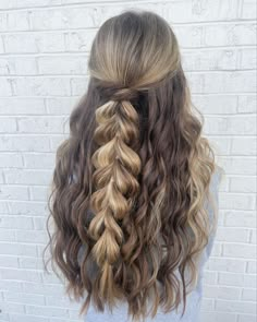 Down Do Prom Hair, Down Dos For Medium Hair Prom, Hair Down Prom Hair, Dragon Braid Hairstyles Half Up Half Down, Braid Curled Hairstyles, Hair Styles For Homecoming Long Hair, Basic Homecoming Hairstyles, Senior Hoco Hairstyles, Cute Hair Styles For School Pictures