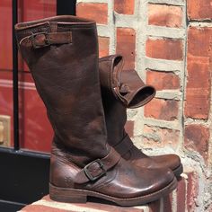 Brand New Never Worn, Without Box, No Damage. Frye 77609 Veronica Slouch Boots Brown Size 6. -Leather Upper And Raw Lining, Rubber Outsole -Antique Metal Hardware -Goodyear Welt Construction -Measurements ~ 13.75" Shaft Height, 15.25" Shaft Circ, 1.25" Heel Height, .5" Outsole Please Examine Pics Carefully, Closely. Lighting Can Affect How Item Appears In Photos And In Real Life. Feel Free To Ask Q's Boots Without Heels, Slouch Boots Outfit, Frye Veronica Boots, Frye Boots Outfit, Frye Boots Women, 90s Boots, Frye Harness Boots, Frye Veronica, Dark Brown Boots