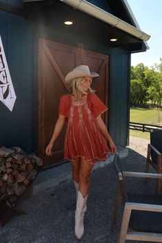 Cute Cowboy Boots Outfits For Women, Nashville Outfits Dress, Western Winery Outfit, Country Outfit With Boots, Country Concert Outfit Zach Bryan, Country Concert Outfit Ideas Dress, Austin Texas Winter Outfits, Railbird Outfits, Nashville Western Outfits