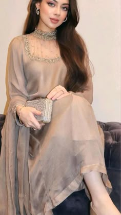 Nikkah Dress, Pakistani Fashion Casual, Gaun Fashion, Stylish Short Dresses, Pakistani Fancy Dresses, Pakistani Dresses Casual, Pakistani Fashion Party Wear, Beautiful Pakistani Dresses, Salwar Kamiz