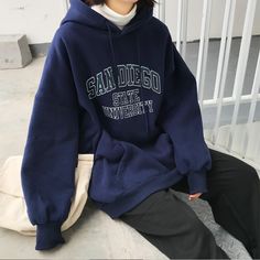 Shopee Manifestating Wallpaper, Hoodie Outfit Korean, Vintage Hoodies Aesthetic, Oversized Blue Sweater, Blue Hoodie Outfit, Hoodie Outfit Aesthetic, Ootd Hoodie, Oversized Hoodie Outfit, Korean Hoodie