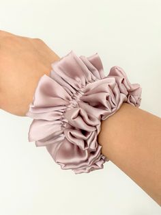 Scrunches Hair Styles, Hair Care Accessories, Silk Hair Accessories, New Week Blessings, Scrunchies Design, Scrunchie Designs, Luxury Scrunchies, Scrunchies Business