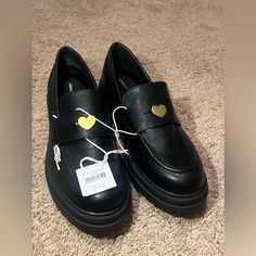 Black Heeled Chunky Shoe From American Eagle Never Worn Gold Heart Charm On Top Of Shoe. Dressy Shoes, Chunky Shoes, Dress Shoes Womens, Shoes Brand, Gold Heart, Mule Clogs, Heart Of Gold, Mules Shoes, Black Heels