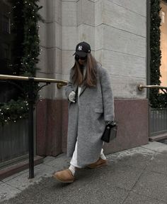 Grey Coat Outfit, Casual Dinner Outfit Summer, Chica Chola, Dinner Outfit Casual, Latina Outfits, Cute Thanksgiving Outfits, Estilo Indie, Skandinavian Fashion, Chique Outfits