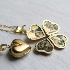 Four Photo Locket, Heart Shaped Locket Necklace Gold Jewelry - Gift Picture In Locket, Gifts Ideas For Best Friend, Etsy Aesthetic, Locket Picture, Vintage Locket Necklace, Charms For Necklaces, Etsy Necklace, Unique Locket, Picture Jewelry