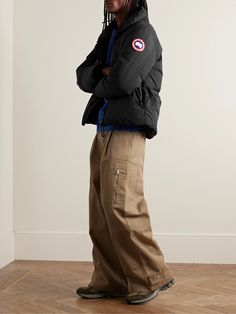 Whether you're on the slopes or braving winter in the city, Canada Goose's 'Lawrence' jacket is sure to keep you warm. It's made from water-repellent Enduraluxe® and filled with insulating down. The internal straps make it easy to carry once you're inside. Canada Goose Mens Outfit, Canadian Goose Jacket, Canada Goose Outfit, Winter In The City, Canada Goose Mens, Outdoor Jacket, Jacket For Men, Scarf Men, Suit Accessories