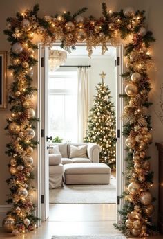 Christmas Decoration Videos, Christmas Decorations For Living Room, Christmas Decor On Stairs, Xmas House Decorations, Christmas Hall Decorations, Christmas Decor Stairs, Simple Christmas Decorations Living Room, Christmas Decor Ideas For Living Room, Hallway Christmas Decor