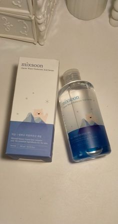 It's literally so hydrating and you get so much for the same price as other korean hyaluronic acid serums like torriden and isntree | korean skin care glass skin glowy skin hydrating serum hyaluronic acid mixsoon glacier water Korean Retinol, Korean Serum, Korean Skin Care Secrets, Desain Buklet, Perfect Skin Care Routine, Pretty Skin Care, Dewy Skin, Hyaluronic Acid Serum, Glowing Complexion