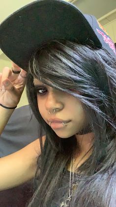 Scene Hair Black People, Curly Emo Hairstyles, Emo Indian, Scene Black Woman, Pretty Emo Girl, Emo Black Women, 2000s Emo Hair, Emo Latina