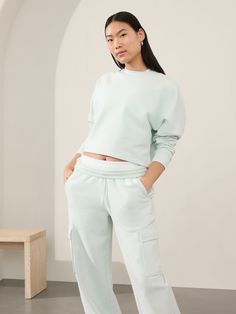 FOR: Commuting, work, and travel FEEL: Plush stretch fleece has a soft, brushed interior FAVE: Rib-knit details for added comfort and mobility Oversized fit Crop length, sits above the natural waist Crew neck. Work And Travel, Bra Dress, Crop Sweatshirt, Active Wear For Women, Jacket Tops, Dress Accessories, Oversized Fits, Womens Clothing Tops, Rib Knit