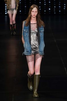 Saint Laurent Spring 2016 90s Fashion Outfits Plus Size, 90s Fashion Women 1990s, Saint Laurent 2016, 90s Fashion Runway, 90s Fashion Aesthetic, Vogue Spring, 90s Fashion Outfits Hip Hop, Fashion Outfits Plus Size, 90s Fashion Women