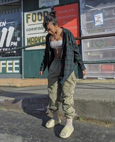 Slides Outfit, Teenage Outfits, Yeezy Slides, Skater Girl Outfits, Tomboy Outfits