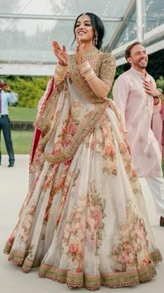 Bride Reception Dresses, Wedding Dresses Indian, Reception Outfit, Sabyasachi Lehenga, Indian Bride Outfits, Traditional Indian Dress, Pink Lehenga, Indian Dresses Traditional