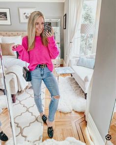 Pink Sweater White Jeans Outfit, Neon Pink Shirt Outfit, Pink Shirt Outfit Winter, Neon Pink Sweater Outfit, Outfits With Pink Sweater, Pink Tshirt Outfit Casual, Pink Pullover Outfit Winter, Pink Sweater And Jeans Outfit, Hot Pink Sweater Outfit Winter