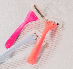 Best Womens Razor, Best Razor, How To Trim Mustache, Razors For Women, Gillette Venus, Disposable Razor, Clean Shave, Razor Bumps, Woman Shaving