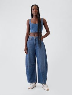 Fit:  An ankle-length horseshoe jean that's fitted at the waist with an exaggerated curved leg and tapered ankle.  Fabric: 95% Cotton, 5% Recycled Cotton.  Stretch: No Stretch Jeans.  Authentic denim that’s soft but rigid, drapey but holds its shape.  Rise: High Rise Jeans.  Look: A classic five-pocket horseshoe jean in a dark indigo wash.  Details: Zip fly, five-pocket styling & seams at sides.  Responsibly Made: This pair of jeans is part of our water-saving Washwell program.  Compared with co Nyc Fashion Fall, Horseshoe Jeans, Feminine Streetwear, Hot Weather Outfits, Corporate Fashion, Chic Summer Outfits, Jeans Look, Outfit Inspo Summer, Ankle Length Jeans