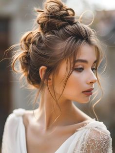 Fresh Messy Bun Styles for Medium Hair 2024 Hair Bun Tutorial, Braided Bun Hairstyles, Quick Braided Hairstyles, Medium Curly Hair Styles, Messy Bun Hairstyles