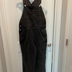 H&M Straight Leg Denim Overalls, Size Medium. The Inseam Is 31". Never Worn - New With Tags. H&m Casual Cotton Jeans, Casual H&m Cotton Jeans, M Jeans, Straight Leg Denim, H&m Jeans, Denim Overalls, Overalls, H&m, Straight Leg