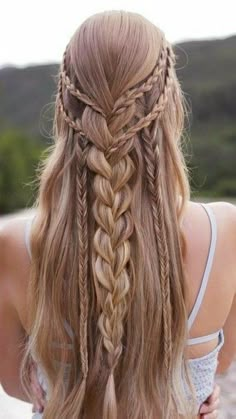 Heart Hairstyles, Prom Braid, Fishtail Braid, Prom Hairstyles For Long Hair, Bohemian Hairstyles, Heart Hair, Sopot, Braid Hairstyles