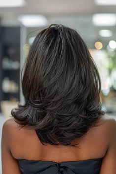 Simple Haircuts For Medium Hair, Butterfly Haircut Black Women, Short Long Layers, Medium To Long Haircut With Layers, Medium Length Haircut With Layers Wavy, Medium Length Haircut Black Women, Shoulder Length Hairstyles For Thick Hair, Medium Length Haircuts For Thick Hair, Shoulder Length Blowout