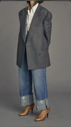 Tuxedo Jacket With Jeans Women, Suit Jacket With Jeans Women, Canadian Tuxedo Women Double Denim, Suit Woman Outfit, Canadian Tuxedo Women, Professor Outfits Women, Village Outfit, Professor Outfits, Suit Jacket With Jeans