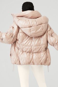 Make a statement in the Stunner Puffer Jacket. It has a glossy finish, a tall collar, dropped shoulders and seamed details throughout. The boxy, oversized cut is cinchable with bungee cords at the hood, waist and sleeves. So plush and warm, this jacket will have you looking forward to chilly temperatures. La Winter, Bungee Cords, Sherpa Coat, Pink Jacket, Back Women, Face Framing, Shell Jacket, Alo Yoga, Light Jacket