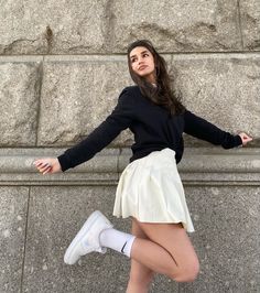 Кроссовки, теннисная юбка, найк, форсы, стиль Poses In A Skirt, Pic Pose, Women Legs, Cute Simple Outfits, Cute Selfie Ideas, Photoshoot Poses, Cute Photos, Skirt Outfits, Simple Outfits