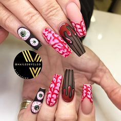 Nail Designs For Short Nails, Wall Mounted Makeup Mirror, Designs For Short Nails, Large Vanity, Shaped Nails, Nail Time, Makeup Train Case, Nail Polish Trends, Vanity Makeup