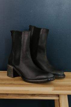 Boots For Winter, Cute Boots, Leather Chelsea Boots, Mom Kid, Rubber Material, Polished Look, Stacked Heel, Sale House, Winter Boots