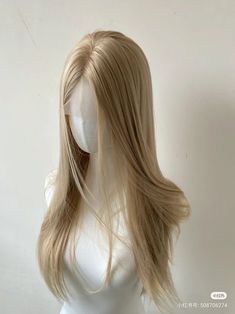 Straight Light Blonde Hair, Golden Blonde Hair Aesthetic, Peachy Blonde Hair, Dark To Blonde Hair, Blonde Hair Brown Roots, Types Of Blonde Hair, Cool Tone Blonde, Blonde Side Part, Elven Hair