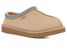 UGG Tasman - Men's Slippers : Sand/Santorini : Casual, yet rugged, classic slipper. The Tasman always fits tight at first especially if someone has a high instep or high volume foot. It does stretch out over time. If you are in between sizes, please size up or down based on the volume of your foot and height of your instep. The UGG Tasman is a casual, yet rugged, classic slipper. Sheepskin laminated to cow suede adds durability to uncompromised comfort. Sheepskin laminated to cow suede adds dura In Style Shoes, Bape Shoes, Winter Style Ideas, My Christmas Wishlist, Tasman Slippers, Ugg Tasman Slippers, Western Shoes, Classic Slippers, Slippers Online