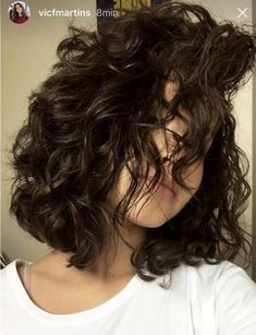 Haircut Curly Hair Medium, Haircut Curly Hair, Layered Curly Hair, Medium Curls, Layered Hairstyles, Haircut Curly, Haircuts For Wavy Hair, Girl Haircuts, Hair Medium