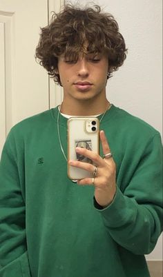 Boys Curly Haircuts, Long Curly Hair Men, Messy Curly Hair, Male Haircuts Curly, Mens Hairstyles Curly, Surfer Hair, Haircut Curly Hair, Men Haircut Curly Hair