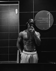 Guy Gym Poses, Aesthetic Men Pics, Gym Photos Instagram, Ethan Kieffer, Man In Gym, Built Men, Gym Fits Men, Poses Gym, Gym Pose