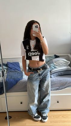 90s Fashion Inspo Style, Black Ripped Jeans Aesthetic, Good Fits, Pakaian Hipster, Outfit Inspo Casual, Tomboy Outfits, Cute Everyday Outfits, Casual Style Outfits