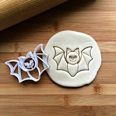 Fall Decorated Cookies, Maple Leaf Cookies, Bats Cookies, Halloween Deserts, Sugar Beets, Creepy Spider, Apple Cookies, 3d Printing Diy, Halloween Cookies