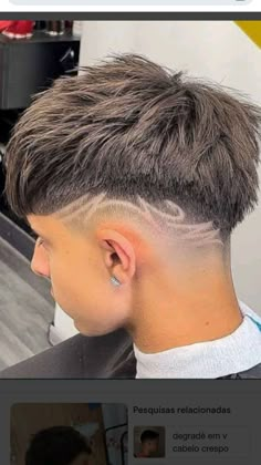 totalmente on-line  barbeiro  degradê 100% Line In Haircut Men, Boys Haircut Asian, Haircut Lines, Haircut Asian, Haircut Designs For Men, Hair Designs For Men, Mid Fade Haircut