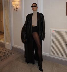 New Orleans Outfit Winter, Winter Going Out Outfit Night, Sade Aesthetic, Stile Kendall Jenner, Outfit Styles, Winter 23, Eve Outfit, Celeb Style, New Years Eve Outfits