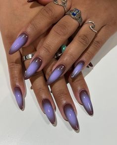 Aura nails are most noteworthy in 2023. Aura nails are a new nail trend. It is inspired by the mysterious energy field. Each of us is said to emanate our Nails Light Blue, Nails Bow, Nails And Rings, Nails Acrylic Almond, Nail Design Glitter, Aura Nails, Nails Colorful, Nails Elegant, Airbrush Nails