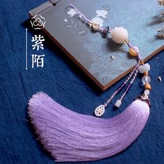 Chinese Accessories, Chinese Aesthetic, Rakhi Design, Ginger Hair Color, Chinese Jewelry, Chinese Art Girl, Chinese Knot, Macrame Earrings, Leaf Jewelry