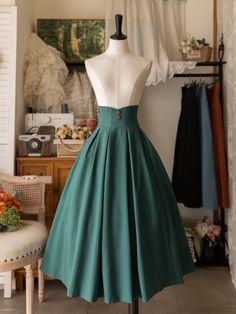 Retro Green A-line Skirt, Vintage Fitted Solid Color Skirt, Vintage Fitted Solid Skirt, Retro Fitted Skirt In Solid Color, Vintage Fashion Full Skirt, Fitted Long Retro Skirt, Retro Green Pleated Skirt, Retro Fitted Long Skirt, Vintage Green Flared Skirt Bottoms