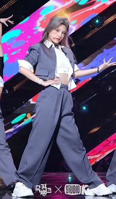 Yeji Itzy Outfit Stage, Stray Kids Fashion, Red And White Outfits, Ootd Korean Style, Suits Korean, Woman In Suit, Look Legging, Girls Dress Outfits, Hwang Yeji