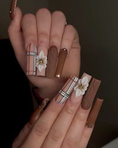 NAIL TECH on Instagram: "🍁🍁. . #nails #fallnails #nudenails #nailtech #nailtechlife #nailinspo #naildesigns #nailaddict #nailartist #nailideas #nail #nails" Fall Nails Burberry, Fall Nails Design 2024, Pretty Coffin Nail Designs, Fall Inspiration Nails, Cute Square Nail Designs, Cute Short Fall Nails, Thanksgiving Fall Nails, Acrylic Nail Designs Short, Nails Fall Short